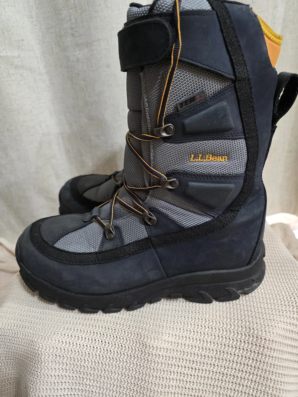 L.L. Bean Men's Gray and Blue Insulated Snow Boots